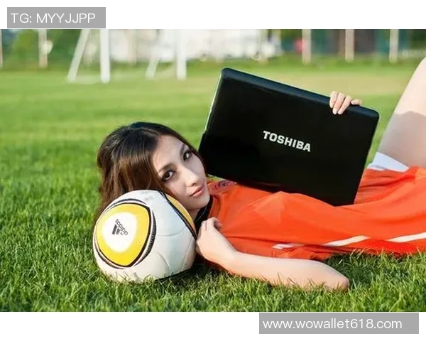 纹身美女与足球明星的激情碰撞展现运动与艺术的完美结合 纹身美女与足球明星的激情碰撞展现运动与艺术的完美结合