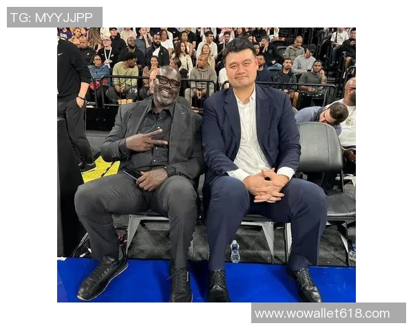 足球巨星亲临NBA赛场见证篮球盛宴引发热议 足球巨星亲临NBA赛场见证篮球盛宴引发热议